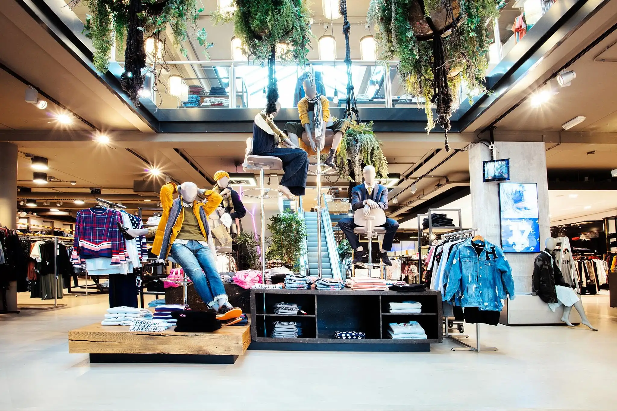 Winkelvloer van Van Tilburg Mode en Sport