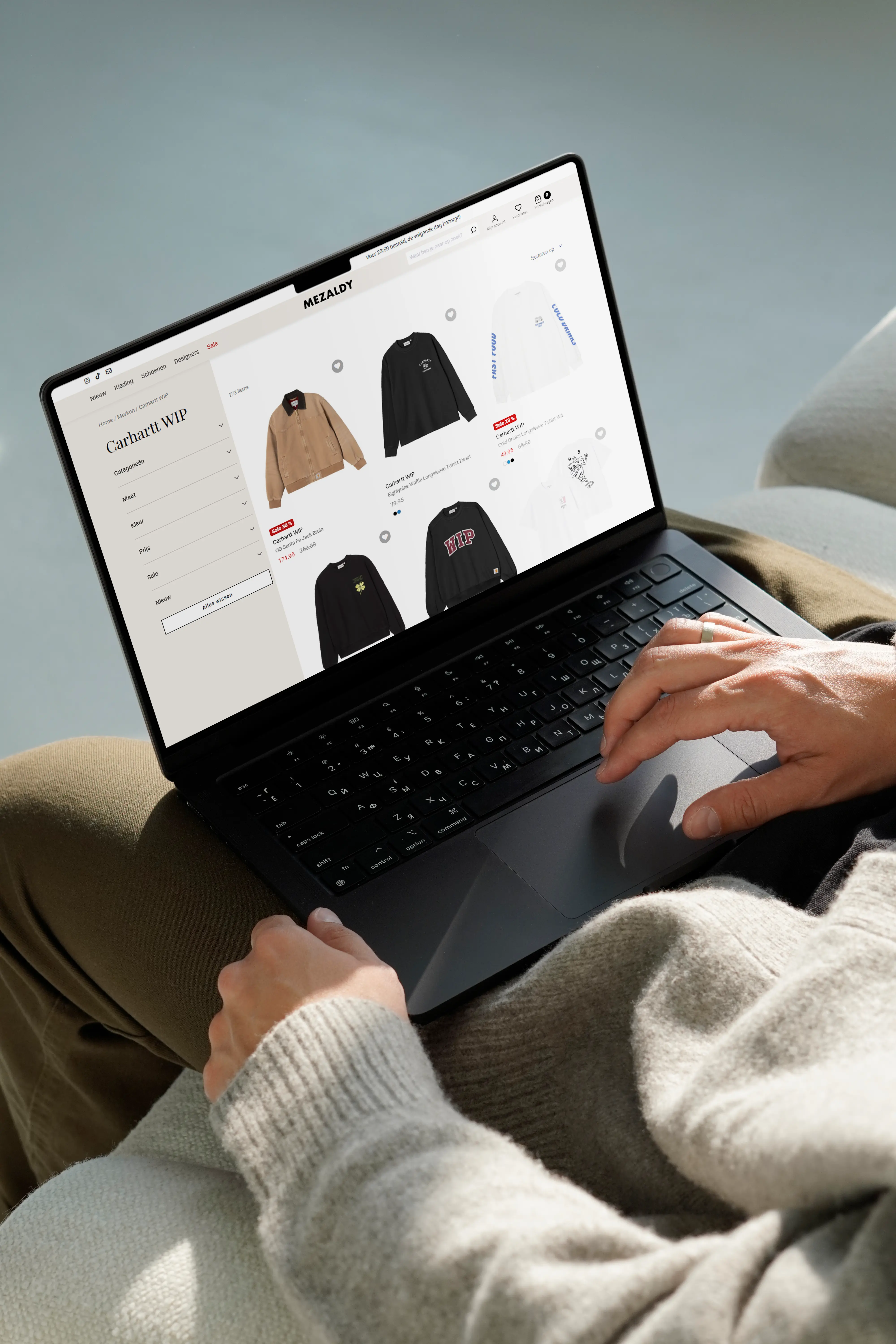 De webshop van Mezaldy weergegeven op een laptop